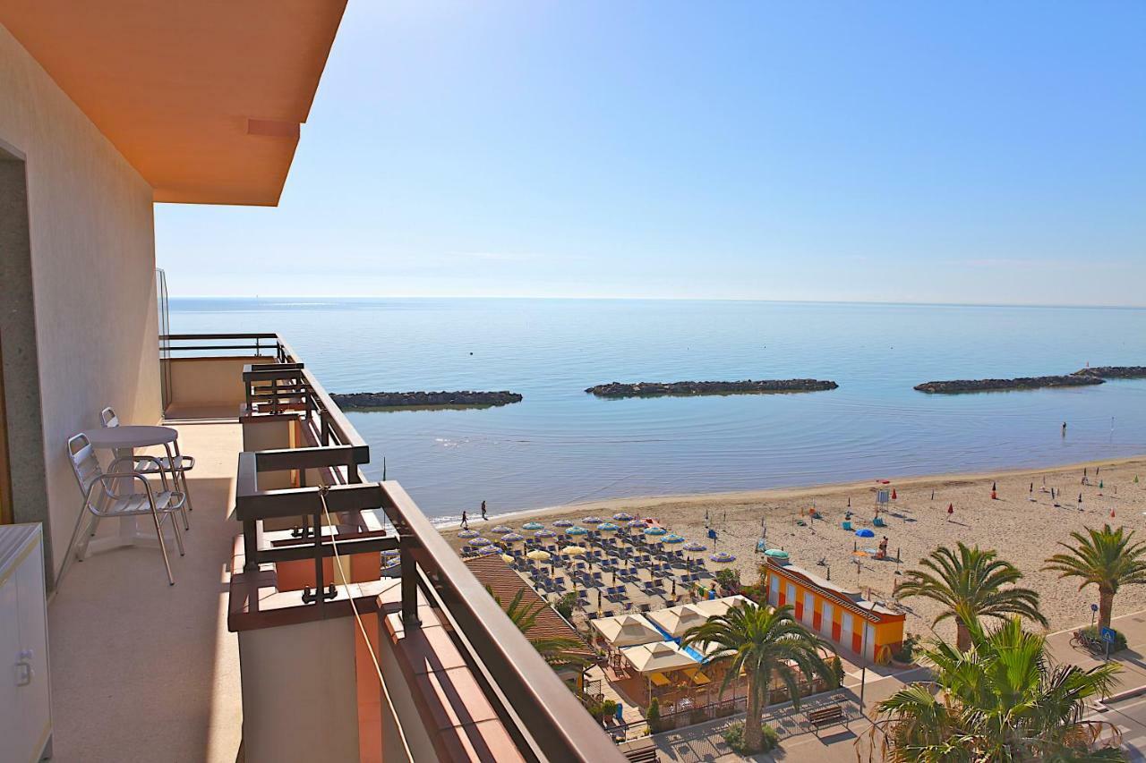Hotel Cristal Cupra Marittima Extérieur photo