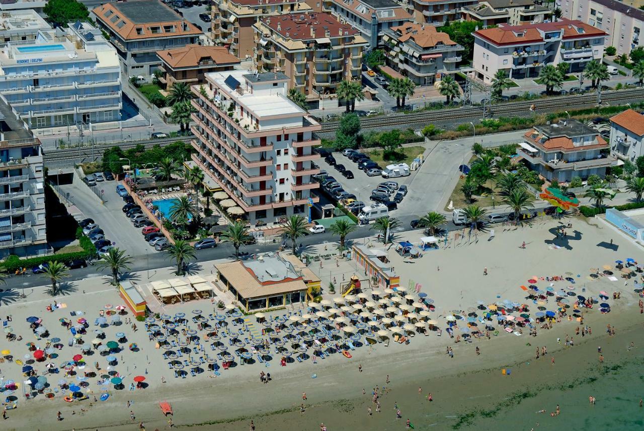 Hotel Cristal Cupra Marittima Extérieur photo